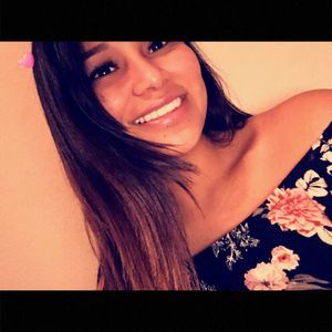 Meet your Posher, Larissa